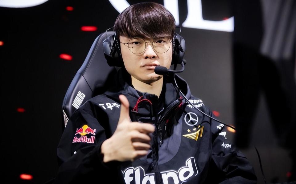 LOL官方发布18iG合体现场返图